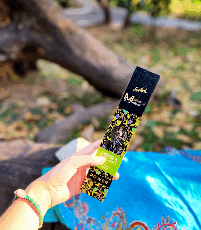 Incenso Cedar & Sweet Grass – Poder da Floresta Sagrada (Sree Vani)